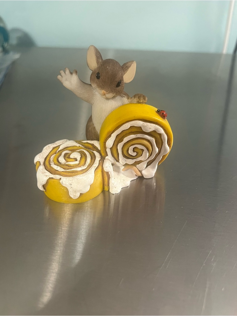 Enesco Charming Tails “Hi There Sweetie Buns” Mouse Figurine on Cinnamon Rolls